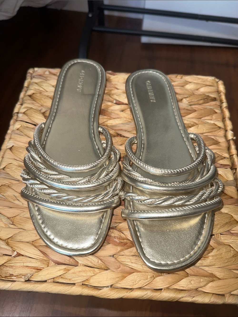 Gianni Bini Metallic Silver Multi‑Strap Slide Sandals